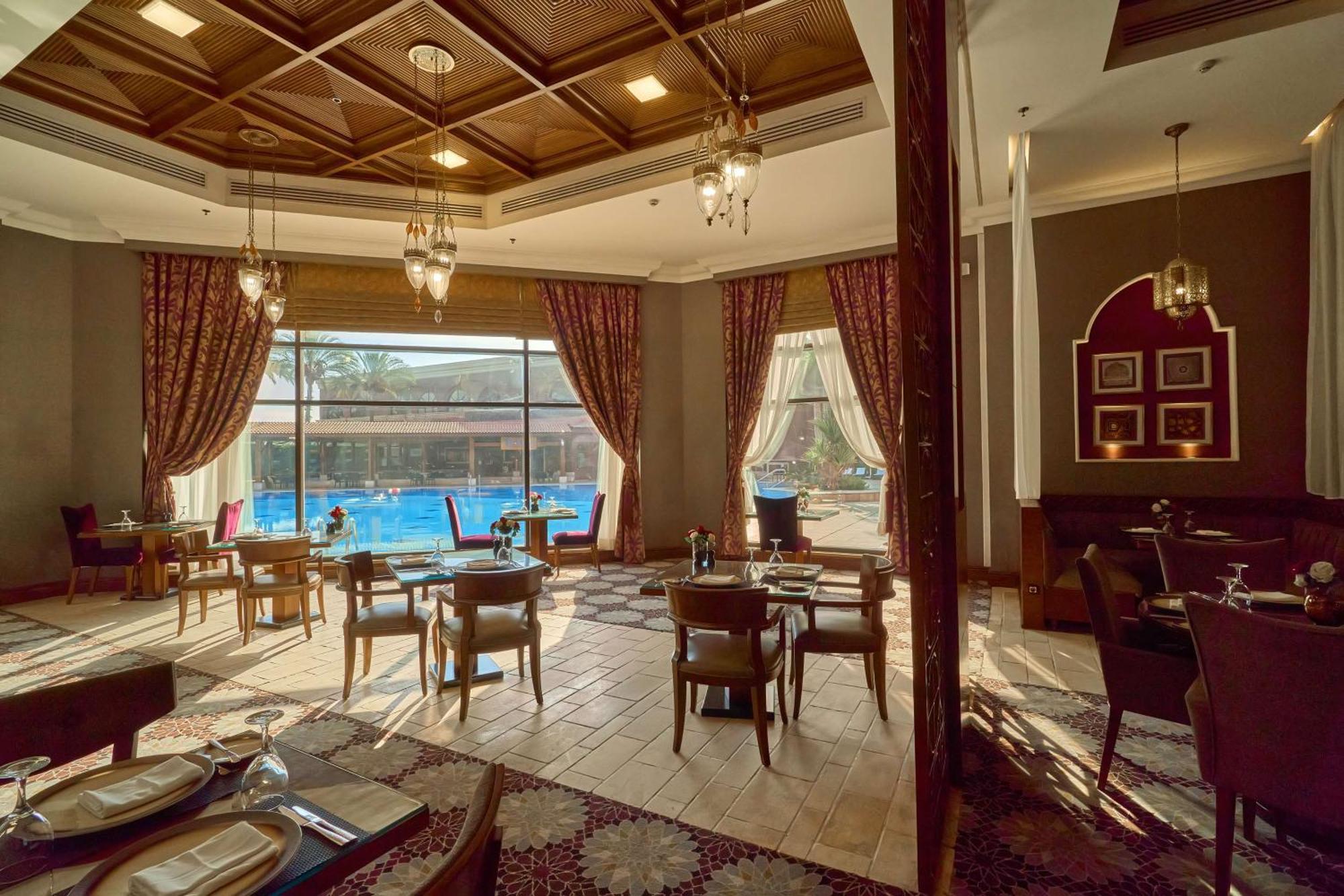 Hilton Alexandria King'S Ranch Hotel King Mariout Exterior foto The restaurant