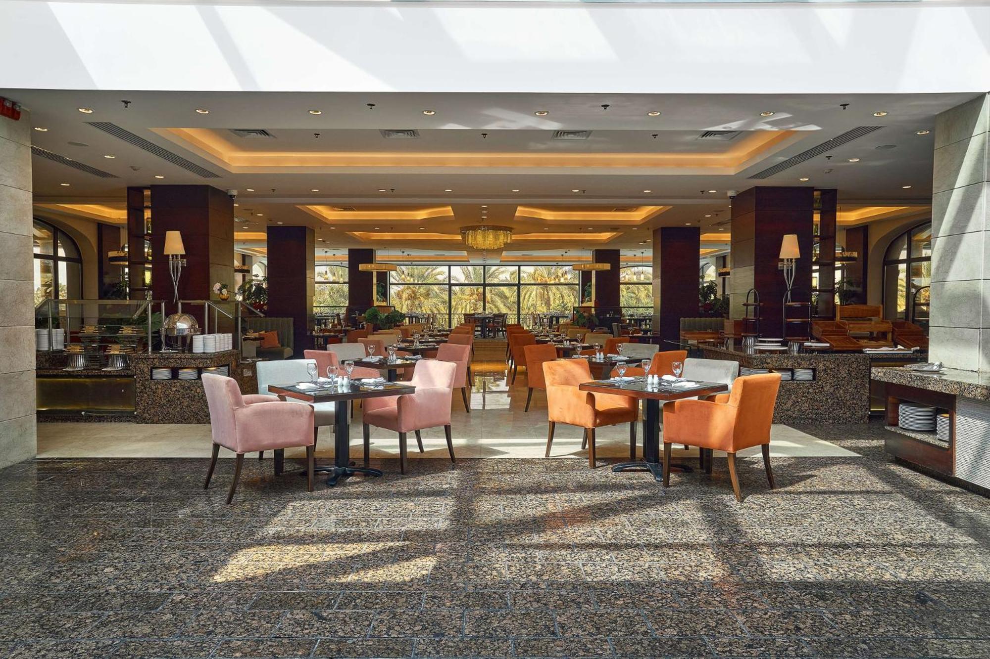 Hilton Alexandria King'S Ranch Hotel King Mariout Exterior foto The restaurant